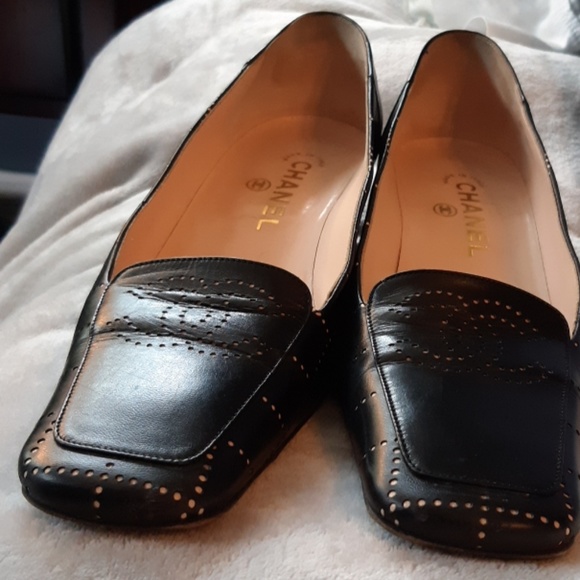 A pair of beautiful Chanel size 38 (8 1/2) I am - Picture 6 of 8